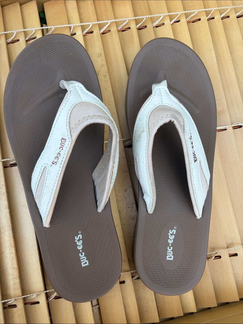 BUC-EE'S Women's Brown and White Comfort Thong Sandals